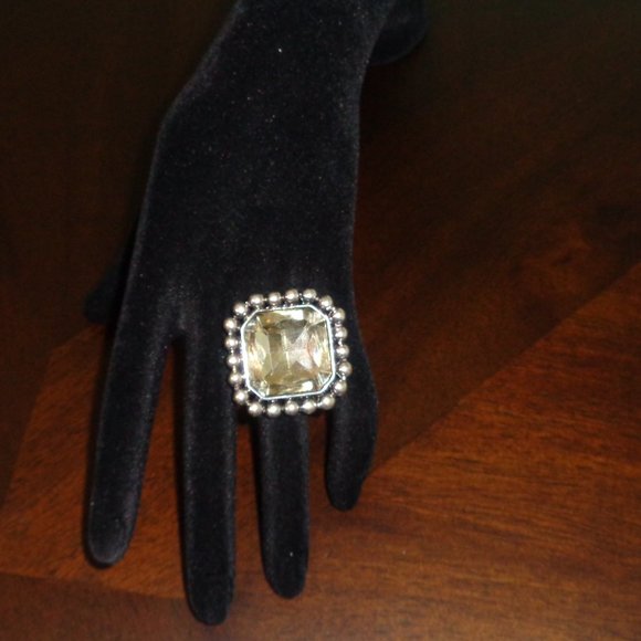 Oversized faux crystal ring- costume jewelry - Picture 9 of 11